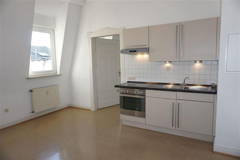 Wunderschönes helles Altbauappartement mitten in Trier mit Stuckdecken und Einbauküche – Titelbild