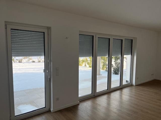 TOP - Piso de 3 habitaciones con gran terraza - 1.er piso - Obra nueva 2023 – Elektr Jalousien im ganz. Haus