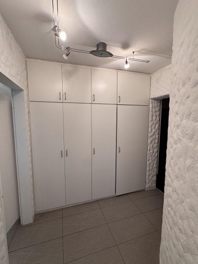Stilvolle Maisonettewohnung mit Balkon und Stellplatz in Nidderau-Heldenbergen – Foto 24