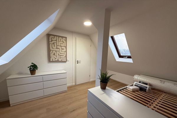 Möbliertes WG-Zimmer (eigene Etage) in 4er-Frauen-WG in Heilbronn-Neckargartach