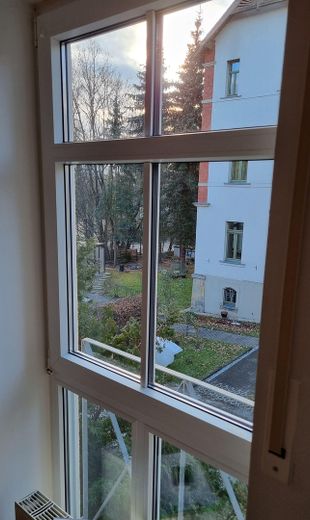 Lichtdurchflutete 1-Zimmer-Wohnung mit moderner Einbauküche & TG-Stellplatz – Ausblick