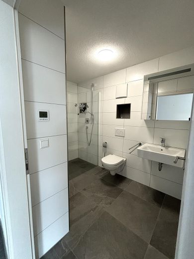 Badezimmer mit Dusche unten