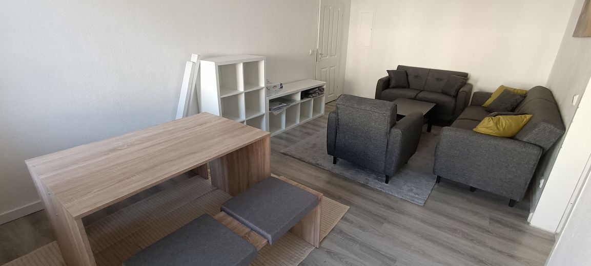 Zimmer in schöner 3er Frauen-WG | Stadtmitte direkt am Paulusanger – Wohnzimmer Bild2