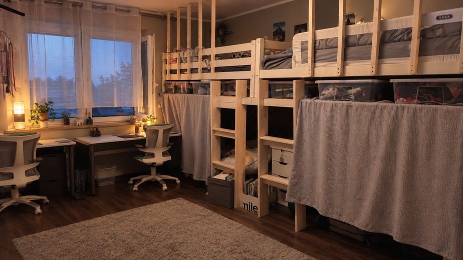 Ehrlich und provisionsfrei:  große 3-4 Zimmer Wohnung mit großzügigem Balkon & Stellplatz – Kinderzimmer