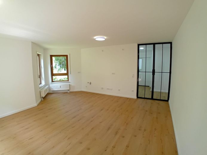 Frisch sanierte 2,5-Raum-Wohnung in ruhiger Lage – Wohnzimmer 2