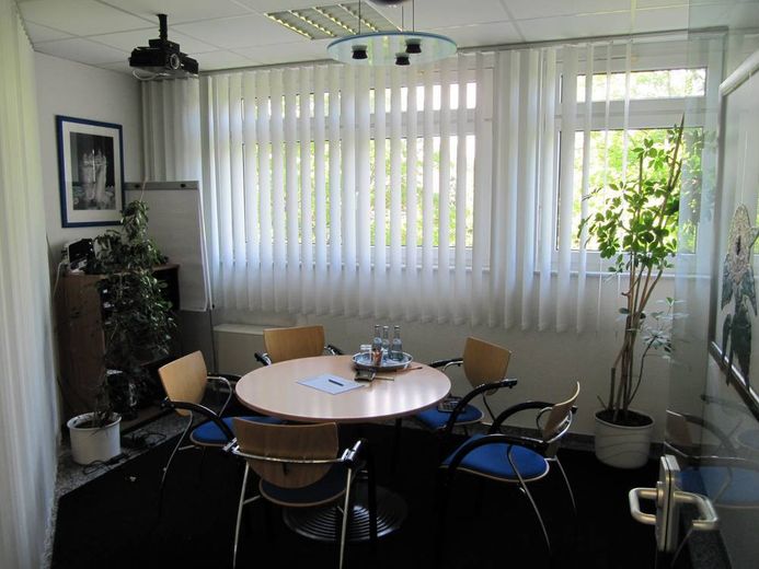 Repräsentatives und helles Büro/Kanzlei in S-Bahn-Nähe (400 m) in Herrenberg – 2_Besprechungszimmer