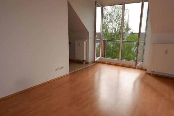 Libero dal 1.11. - INCLUSA CUCINA ATTREZZATA!!! Luminoso appartamento mansardato con balcone esposto a sud