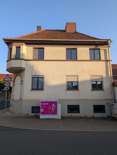 Single-family house with bay window in Buttlar with VERY much potential – Foto 4