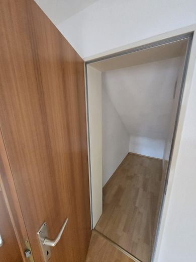 Heiningen: 3 Zimmer DG-Wohnung mit Balkon und Stellplatz – Abstellraum 2