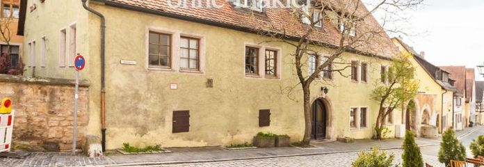* ¡Joyita de edificio multifamiliar en el casco antiguo de Rothenburg o.d. Tauber!* ¡Sin comisión! *