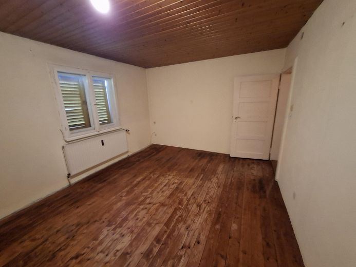 Nbg-Gaismannshof’ta inci - Tek ailelik ev (veya 3 odalı mutfak-banyo zemin kat + 2 odalı mutfak-banyo çatı katı) ve büyük, sakin bahçe – Wohnzimmer 2