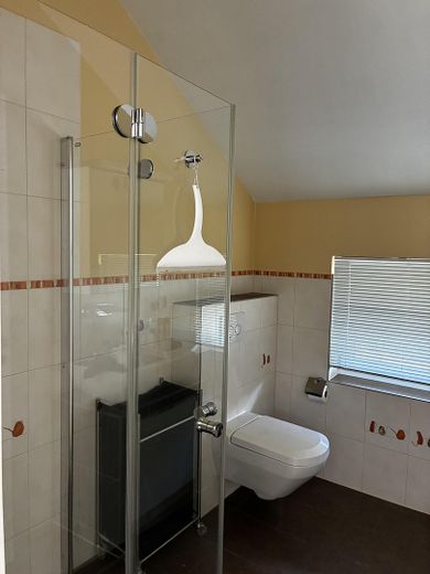 Casa moderna con un gran jardín – Foto 18