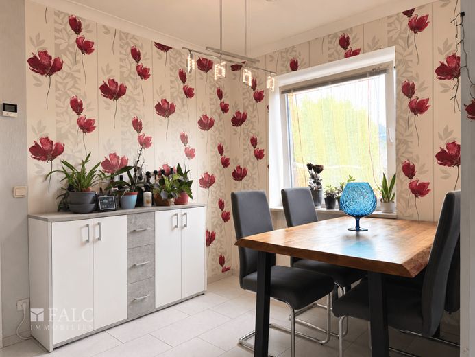 ***Reihenendhaus mit viel Platz und großem Garten in ruhiger Wohnlage*** – Essbereich