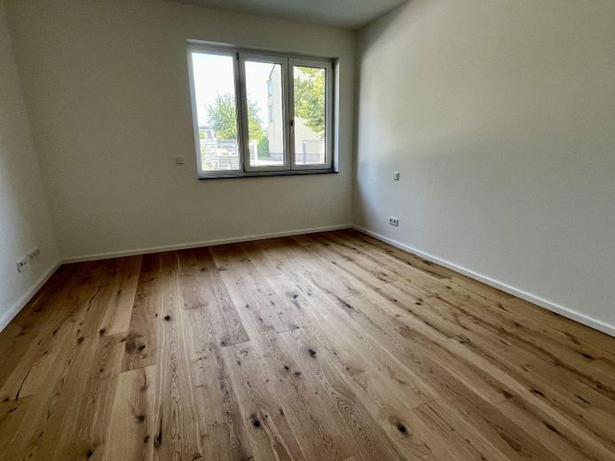 Frechen’de ilk kullanım: Bahçeli ve yüksek kaliteli donanıma sahip modern 3 odalı daire – Schlafzimmer 2