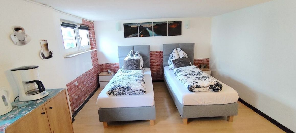 ++ HOCHWERTIGES EIN - ZWEIFAMILIENHAUS MIT ELW ++ VIEL PLATZ IN GUTER LAGE!! ++ – SCHLAFZIMMER 6 EINLIEGERWOHNUNG