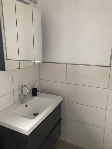Einfamilienhaus mit Nebengebäude, Hof und Garage – Foto 17