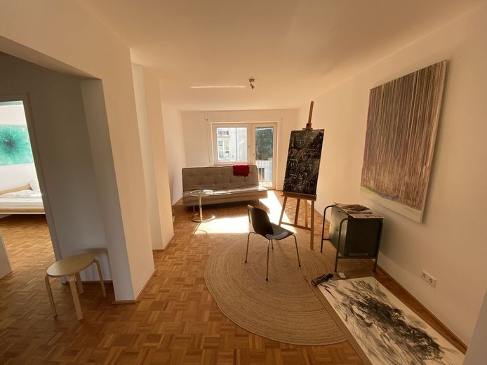 Sonnige 3 Zimmer-Wohnung in Halbhöhenlage mit Weitblick auf Stuttgart – Wohnzimmer