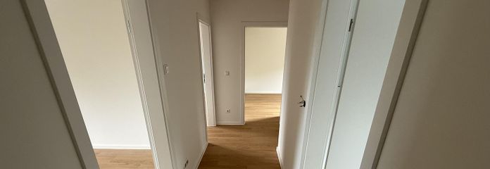 Sanierte Dachgeschosswohnung mit Fußbodenheizung und Stellplatz zum Erstbezug