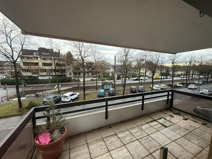 Ihre neue Bürofläche am Stadtwaldgürtel – Balkon zum Stadtwaldgürtel