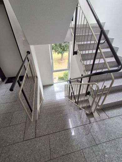 Wunderschöne 2-Zimmer-Wohnung in Top-Lage von Scharbeutz in unmittelbarer Strandnähe zu verkaufen – Treppenhaus
