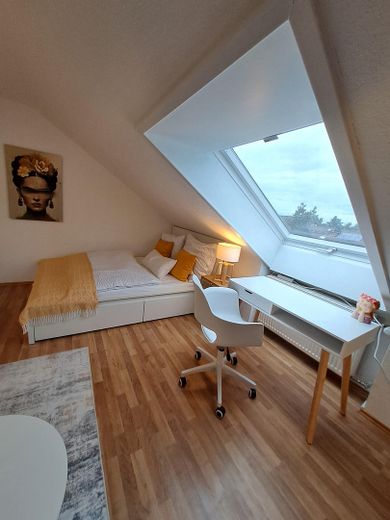 Renditestarke Kapitalanlage – modernisierte und vollmöblierte 3-Zimmer-Wohnung – WG Zimmer groß
