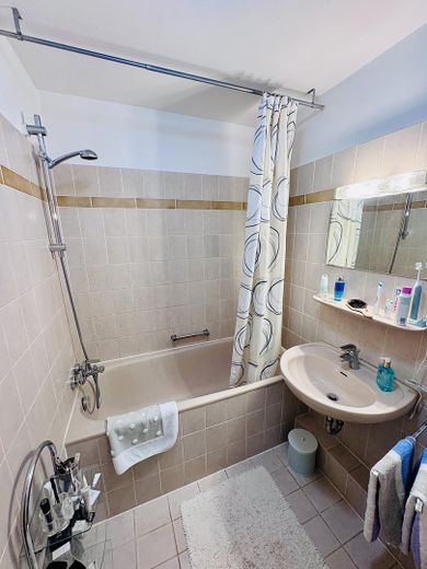 gepflegtes Badezimmer 