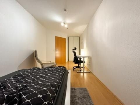 Tolles WG-Zimmer (19m^2) in Leinfelden mit Terrasse (TOP LAGE, ALLES NEU) – 1. OG 17 m^2
