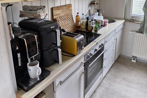 Möbliertes Wohnen: Brühl Innenstadt: 3 Z Einbauküche, Couch, Bett, Balkon, Garten, Schlossparknähe