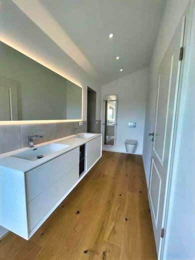Modernes Familienparadies in Wuppertal-Heckinghausen -  kernsaniertes Einfamilienhaus mit Fernblick – Bad en suite
