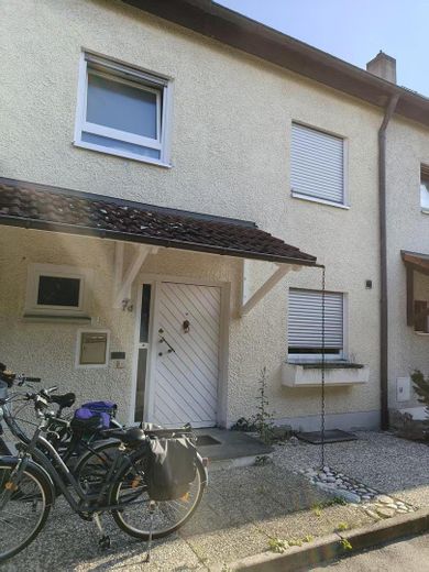 Attraente casa a schiera centrale di 5 locali in posizione privilegiata nei quartieri Wolfram e Herrenbach – Hauseingang