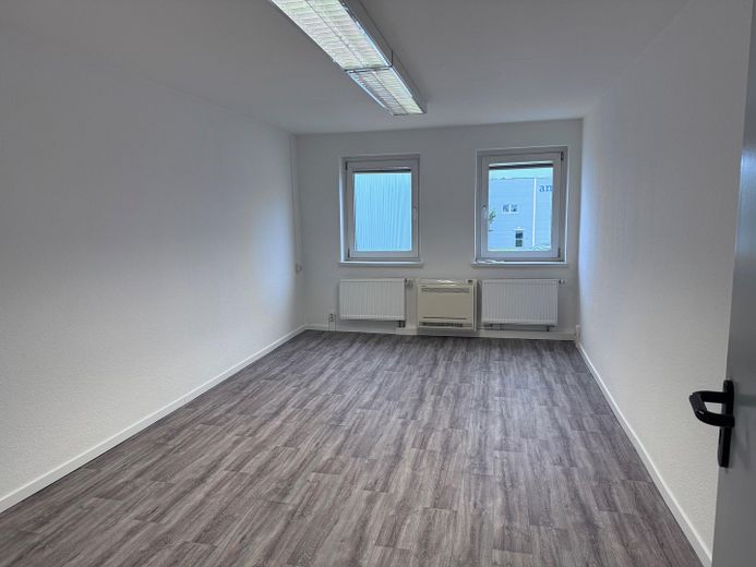Produktions- und Lagerflächen zu vermieten (Gebäude C) – Büro