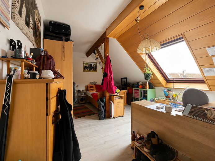 flexibel nutzbare 3-Zimmer-Wohnung im DG mit Abstellraum – Schlafzimmer Blick in Raum