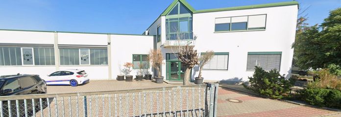 Bürokopf & Haupthalle