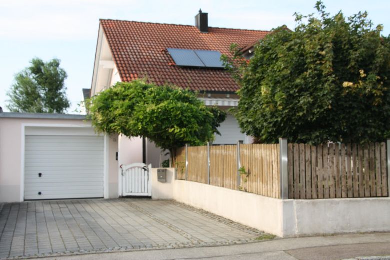 Eingang und Garage