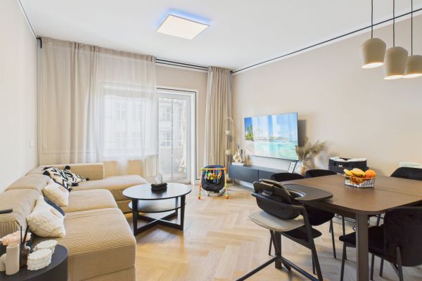bezugsfreie 3 1/2-Zimmer-Wohnung mit Balkon in Charlottenburg, hochwertig möbliert