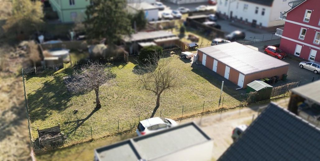 Bebaubares hinterl. Grundstück