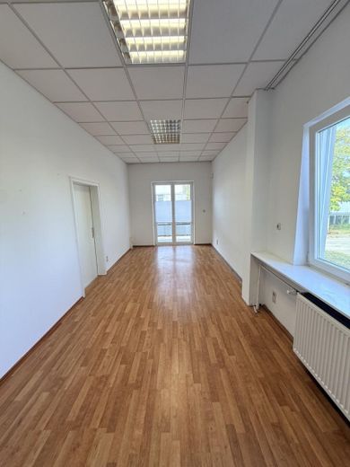 Bureau lumineux et accueillant d’env. 22 m² de surface utile, disponible immédiatement – Büroraum