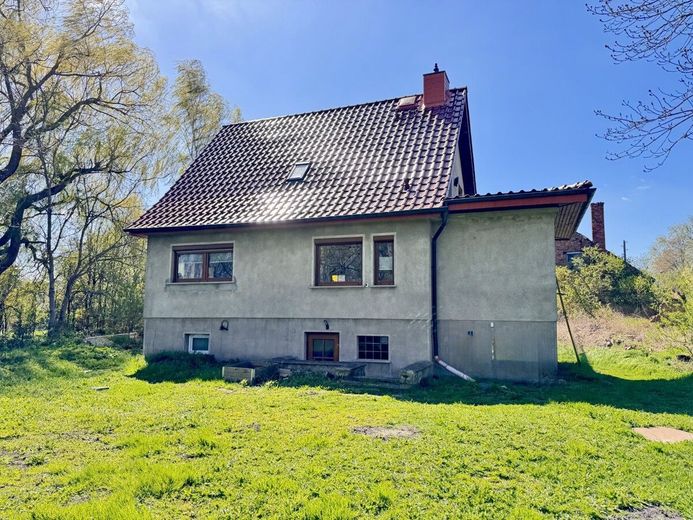 HORN IMMOBILIEN ++ gemütliches Zuhause mit großem Grundstück – Hausansicht
