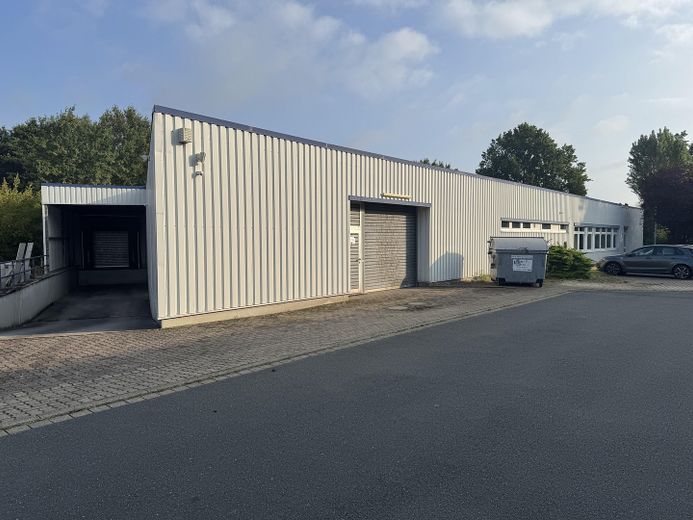 Top Gewerbeimmobilie in Isernhagen – Hausansicht