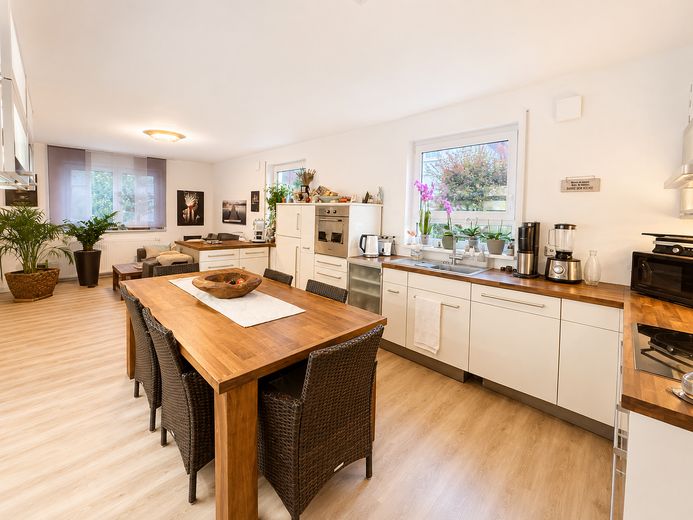 Moderne Doppelhaushälfte mit Garten in Bietingen – Foto 13