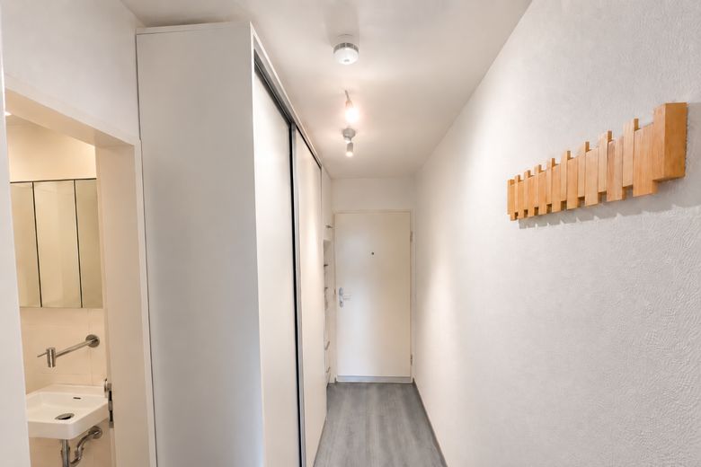 Wohnen mit Weitblick über Aalen | Modernisierte 3,5-Zimmer-Wohnung mit großem Westbalkon und Aufzug – Flur