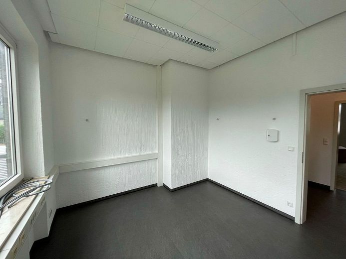 Büro / Gewerbefläche 152 qm (bis zu 323 qm möglich) in Oberhausen Königshardt PROVISIONSFREI – ca. 12 qm Raum im Erdgeschoss
