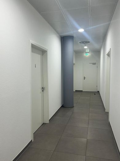 Moderne Büros & Coworking in Göppingen – vom Arbeitsplatz bis zur 200 m² Einheit – Versorgungskern