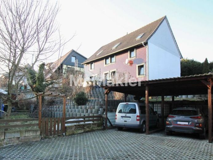 Umfangreich modernisiertes Einfamilienhaus mit 6 Zimmern, großem Garten und Bergblick – फोटो 1