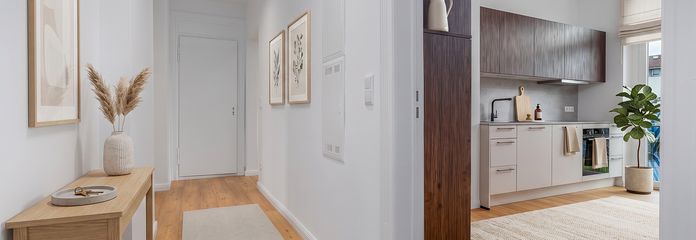 Kernsanierter 3-Zimmer-Altbau in Berlin-Köpenick: Erstbezug mit Wohnküche, Tageslichtbad und Balkon – Flur/Küche - KI Visualisierung