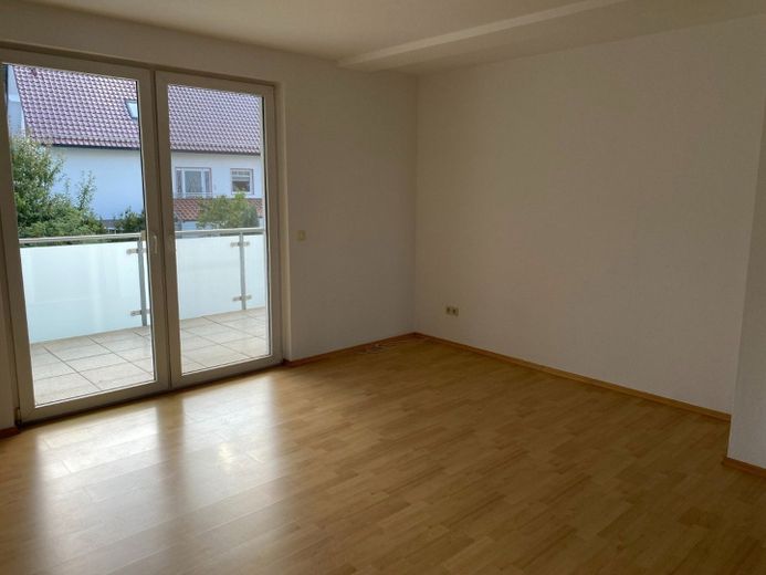 Wohnzimmer - www.immobilien-he