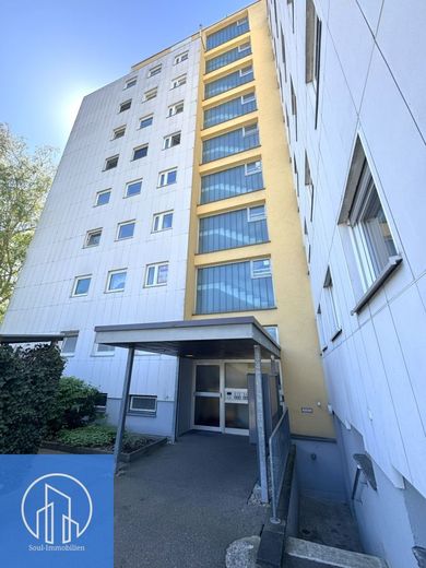 Lichtdurchflutete 3-Zimmer-Wohnung mit 3 Balkonen, Aufzug &amp; Garage - Wohnen mit Weitblick 90427 Nbg – Außenansicht Eingangsbereich
