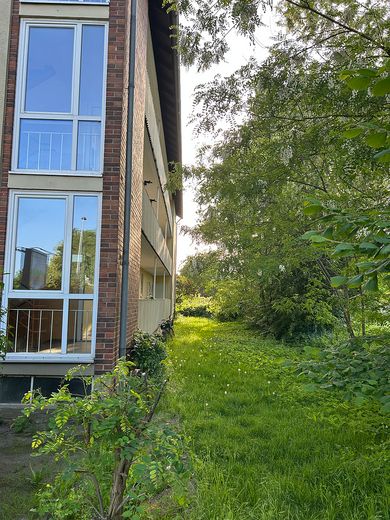 Mieszkanie dwupoziomowe 85 m² w pobliżu kampusu, bezpośrednio przy Ringgleis + 55 m² zaadaptowanej powierzchni użytkowej na poddaszu – Gebäude Seite