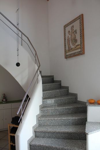 Lichtdurchflutetes Architektenhaus – Aufgang