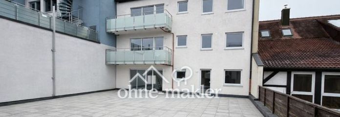 Appartement de 3 pièces entièrement rénové avec terrasse sur le toit de 200 m² à Neustadt a.d. Aisch